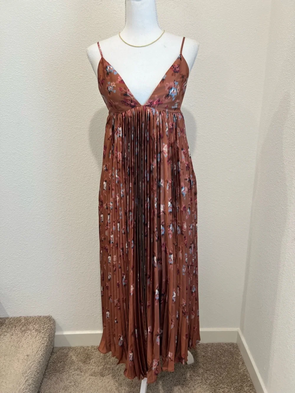 BHLDN Maya Pleated V-Neck Midi Dress - Picture 4 of 16